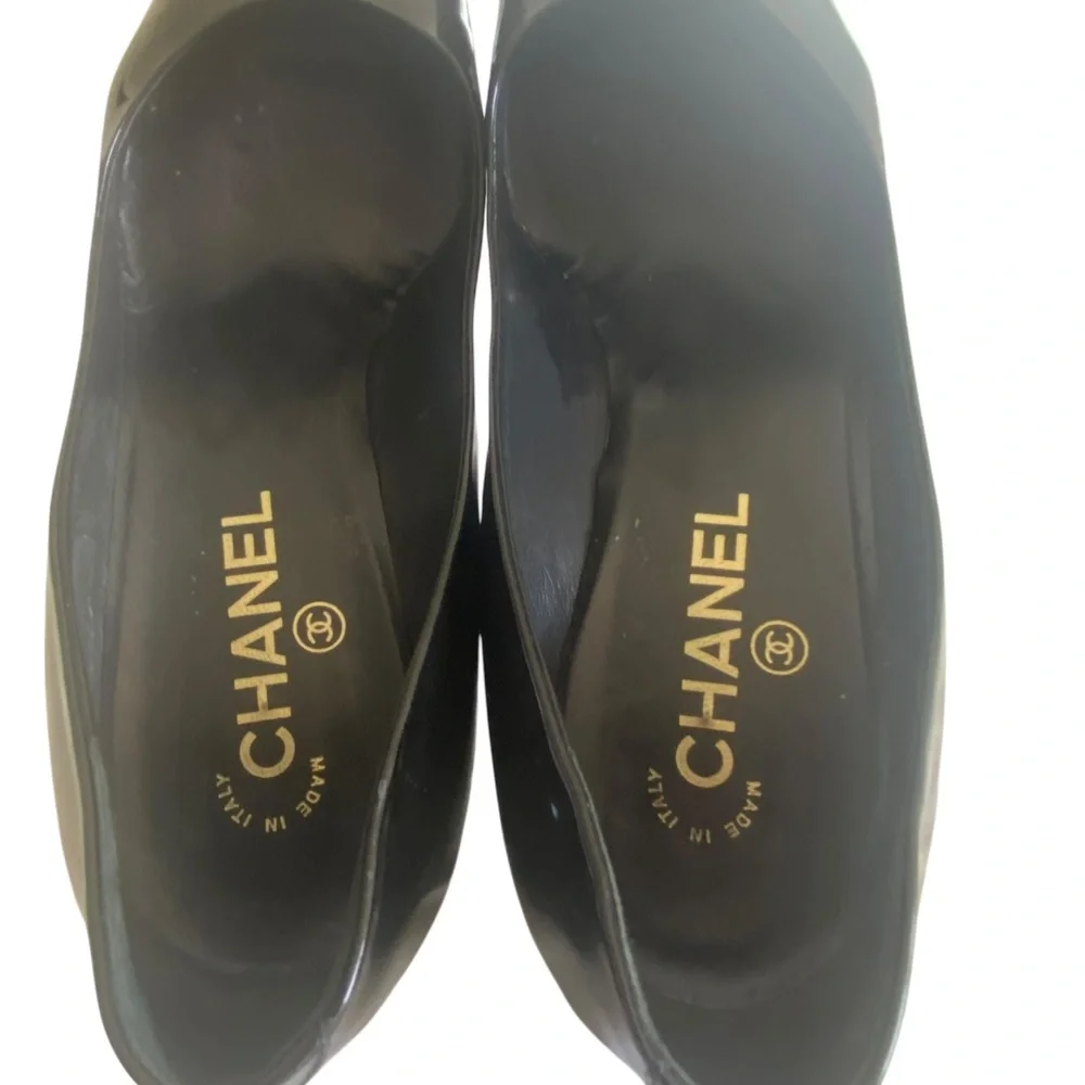 CHANEL Black Patent Leather Heels with Gold Accent size 39.5